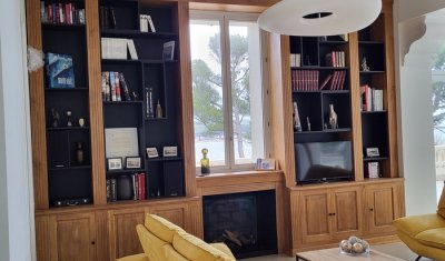 Création d'une bibliothèque haute et sur mesure pour un particulier à Toulon